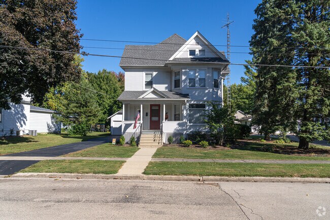Porches and bay windows are common in Shabbona.