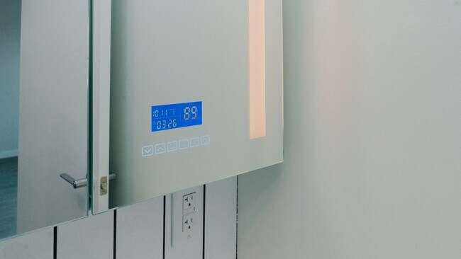 Howard Manor, Washington, DC 20001 - photo 2