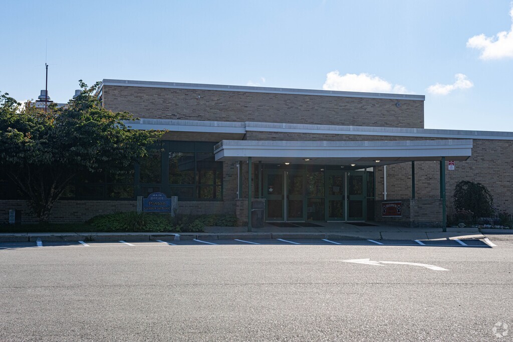 Welcome to Paxton Center School in South Paxton.