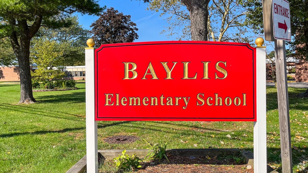 Baylis Elementary School is part of the Syosset School District.