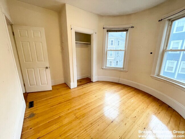 17 Sachem St unit 2, Roxbury Crossing, MA 02120 - photo 4