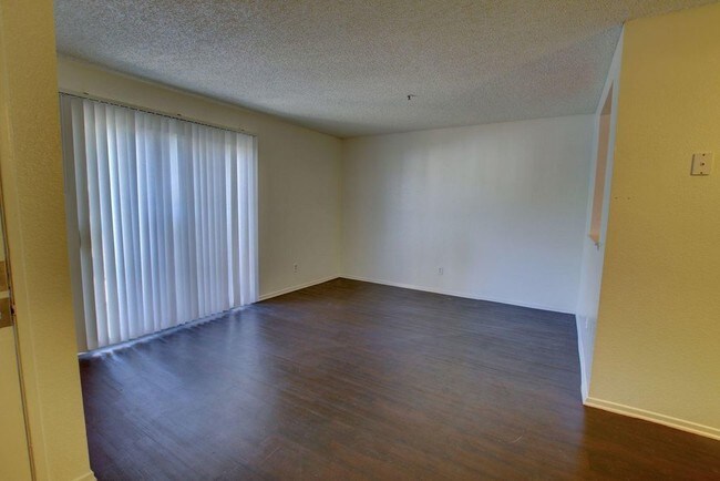 Oasis Townhouse, Fontana, CA 92335 - photo 3