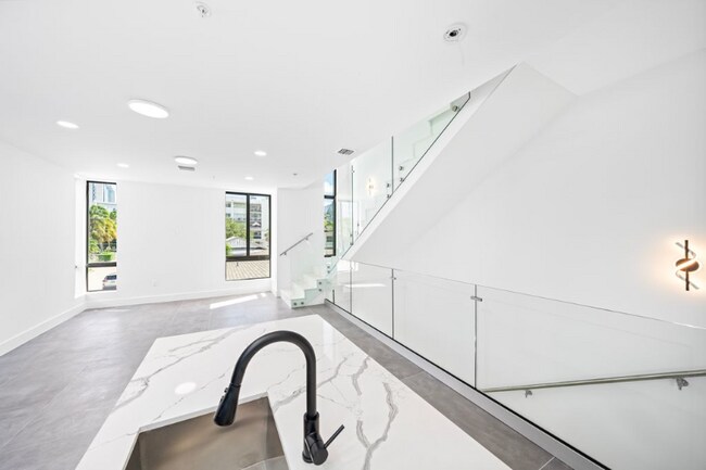 526 SW 2nd St unit 1, Miami, FL 33130 - photo 4