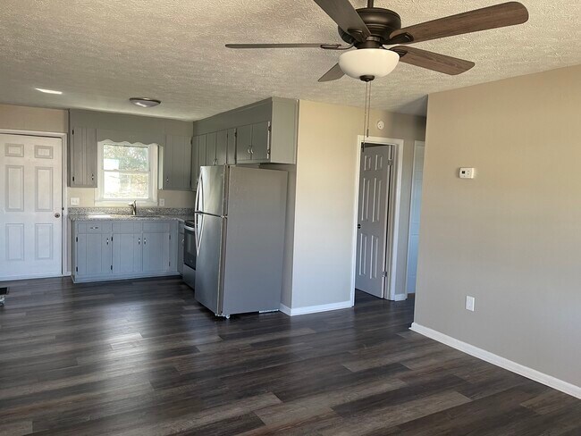 305 Houseal St unit 305 Houseal St Cedar, Cedartown, GA 30125 - photo 4