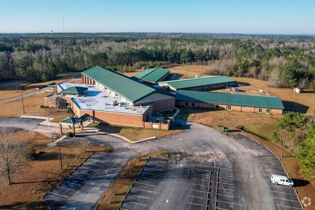 Unity Elementary School serves around 457 students daily.