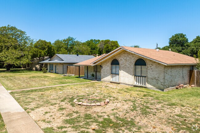 Ranch homes in Mark Twain Neighborhood are well-maintained and attractive.