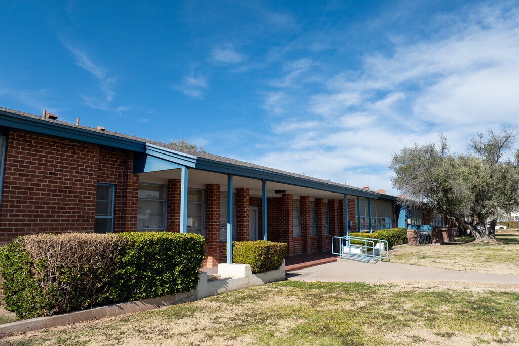 Craigin Elementary School serves grades K-6 in Tucson, Arizona.