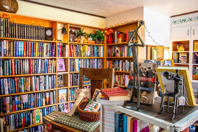 2 Sisters Resale n' Gifts offers gifts, clothing, and a used bookstore within a charming house.