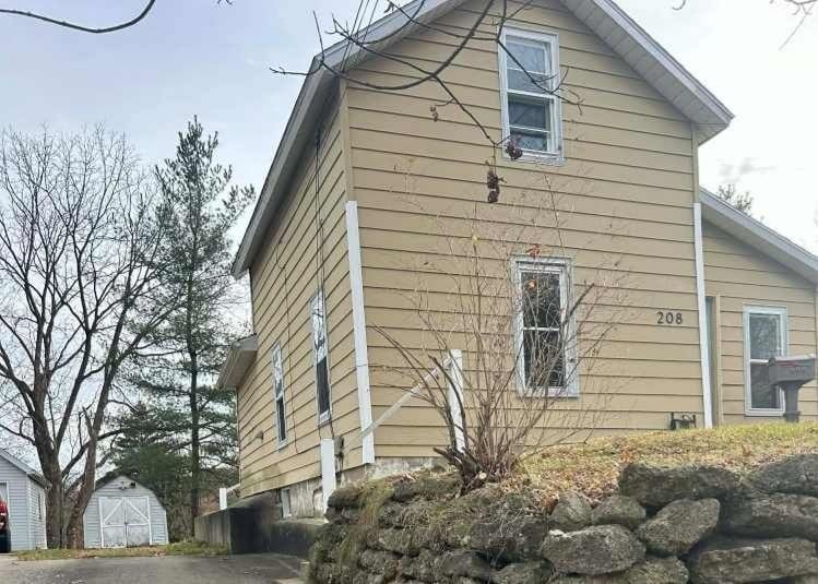 208 Central St, Battle Creek, MI 49017 - photo 1