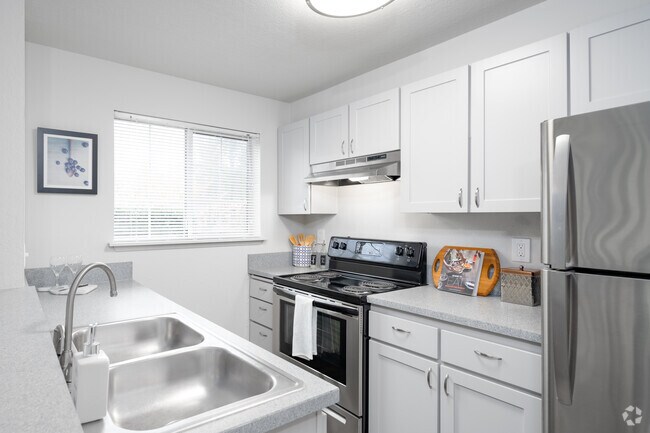 2BD, 1BA - 1,050SF
