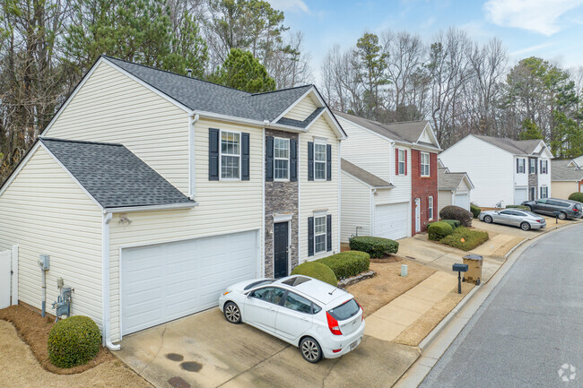Homes in Oak Grove features shallow front lawns.