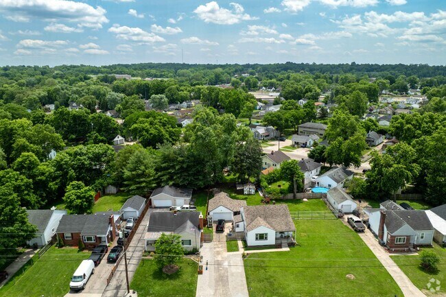 Dixie Heights is a neighborhood surround by ample activities to enjoy.