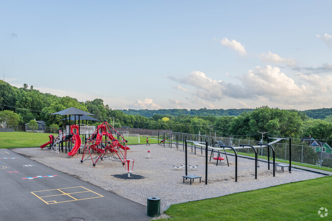 Jefferson Elementary enrolls 22% economically disadvantaged students.