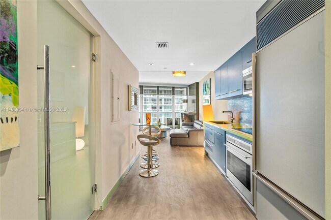 Icon Brickell Tower 2 unit 4805, Miami, FL 33131 - photo 7