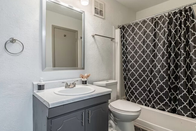 Retreat at Greenbriar, Atlanta, GA 30331 - photo 4