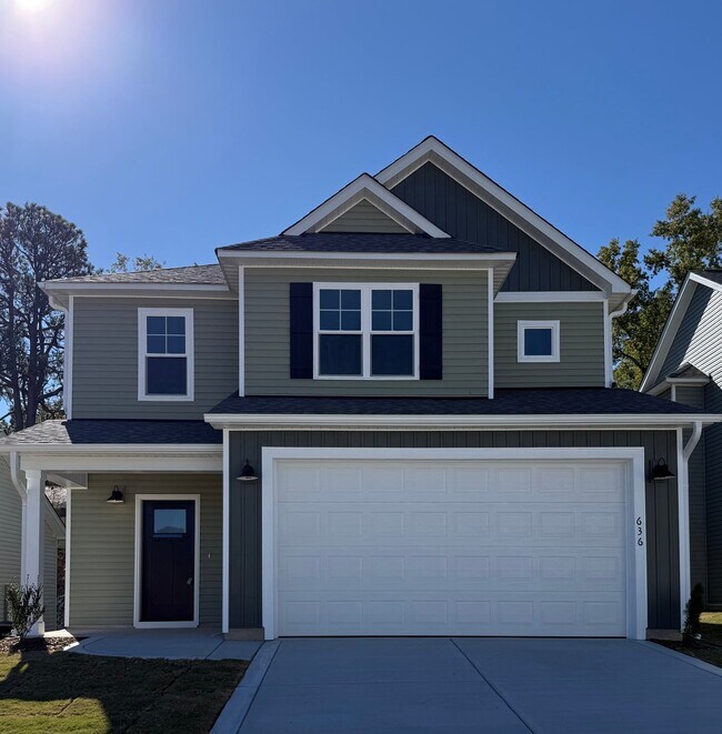 636 Chambers Dr, Southern Pines, NC 28387