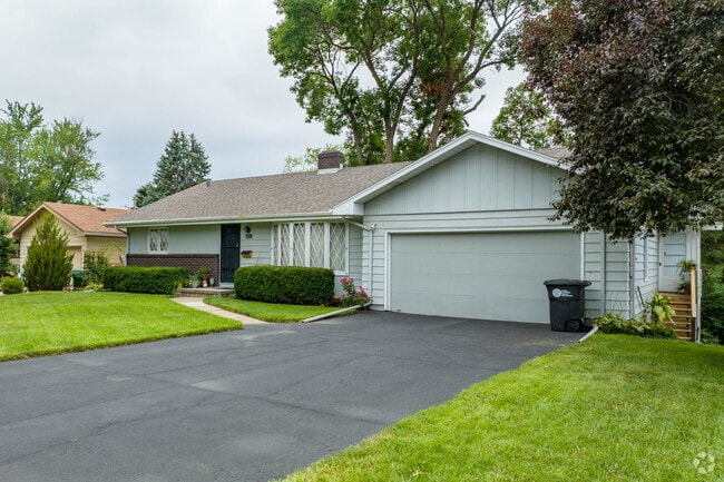 Ranch-style homes can be found throughout West Central Omaha.