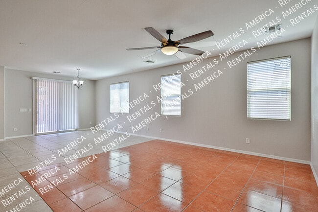 15573 W Laurel Ln, Surprise, AZ 85379 - photo 4
