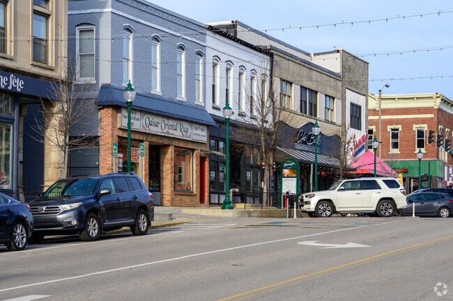 Old Northeast is home to the shops and boutiques of historic Courthouse Square.