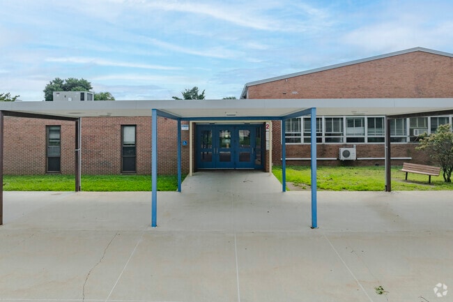 Madison Middle School is located at 4630 Madison Avenue in Trumbull, CT.