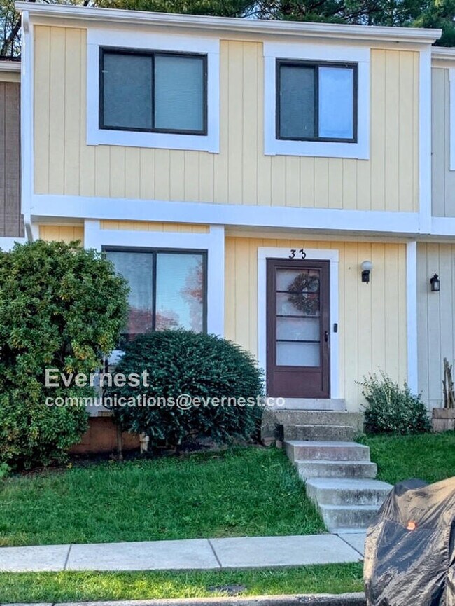 33 Sugarland Square Ct, Sterling, VA 20164