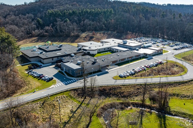 Franklin Regional Primary School is a beautiful building tucked away from the road.