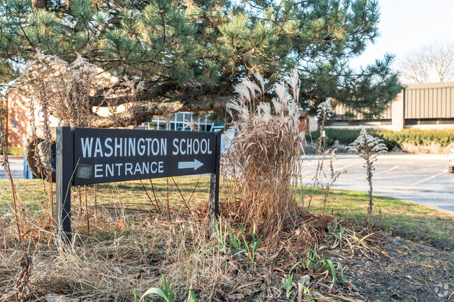 Washington Elementary School is a highly rated public grade school in Evanston, IL.