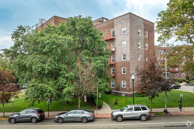 Hudson Ridge Apartments, North Bergen, NJ 07047 - photo 3