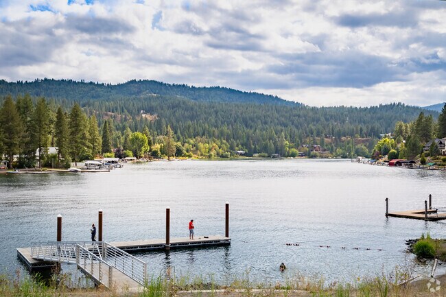 Grab your fishing pole and head to the docks for some great fishing in Blackwell Hill.