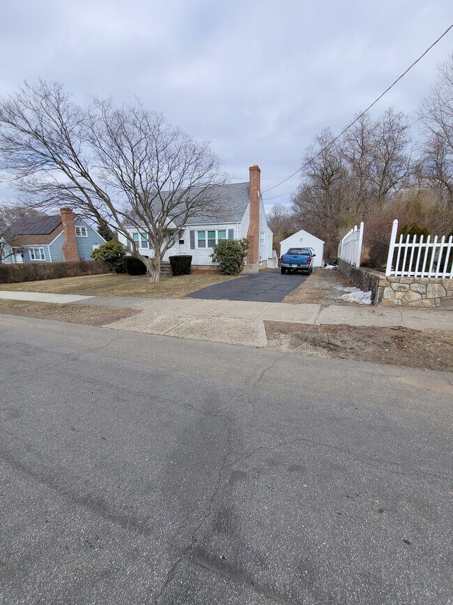 2520 Madison Ave, Bridgeport, CT 06606