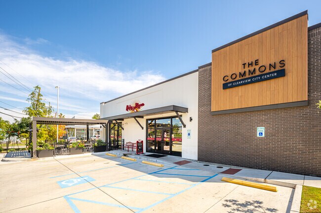 The Ruby Slipper is one of many restaurants in Clearview-Transcontinental.