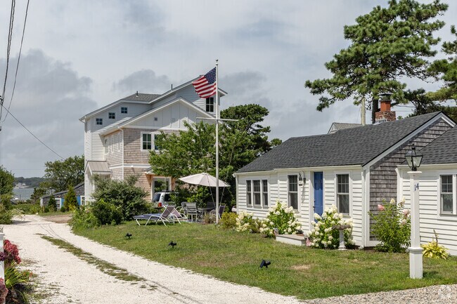 All streets lead to the water on Seconsett Island.