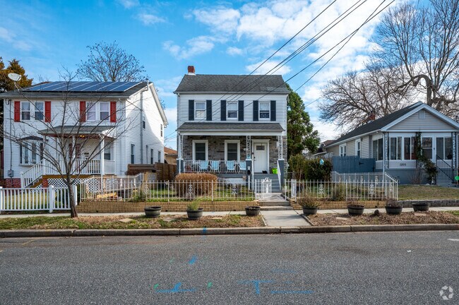 Several federal-style houses can be found throughout the Kenilworth neighborhood of DC.