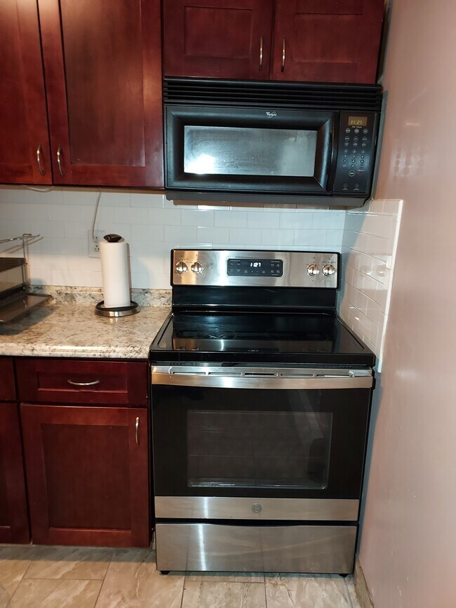 44 Winchester Ave unit 1st floor furnished, New Haven, CT 06511 - photo 5