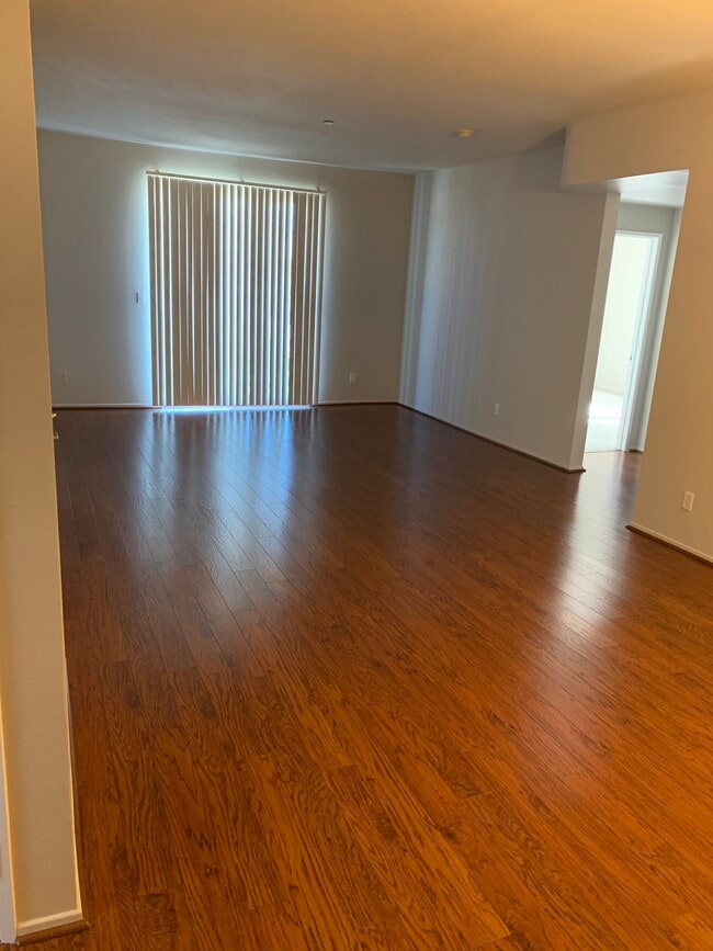 10717 Lawler St unit 2nd Floor, Los Angeles, CA 90034 - photo 3