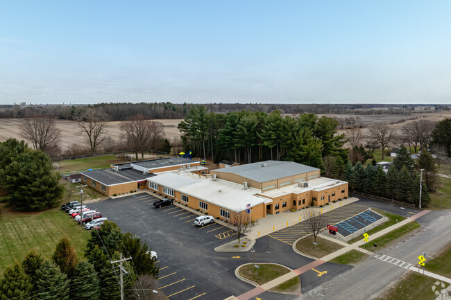 A looping drive makes pickups and drop-offs at St. Peter Lutheran School easy.