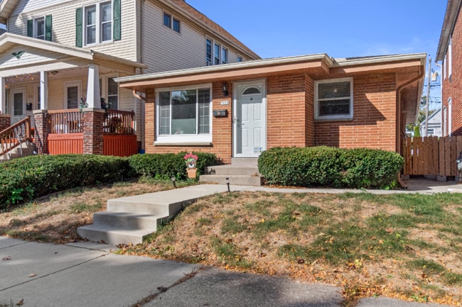 3668 E Carpenter Ave, Cudahy, WI 53110 - photo 3