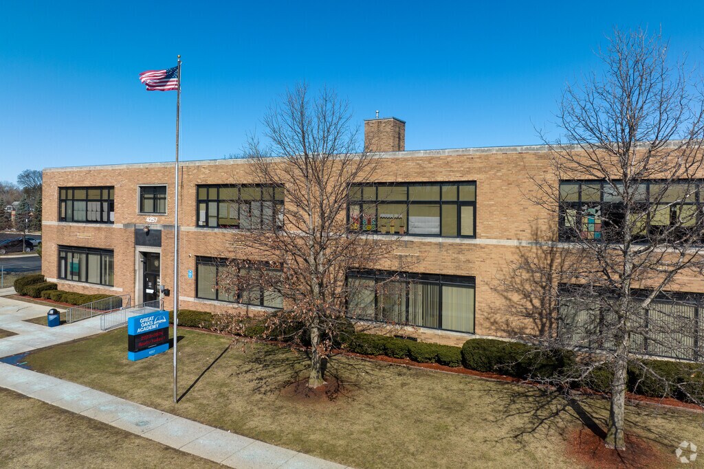 Main entrance at Great Oaks Academy.