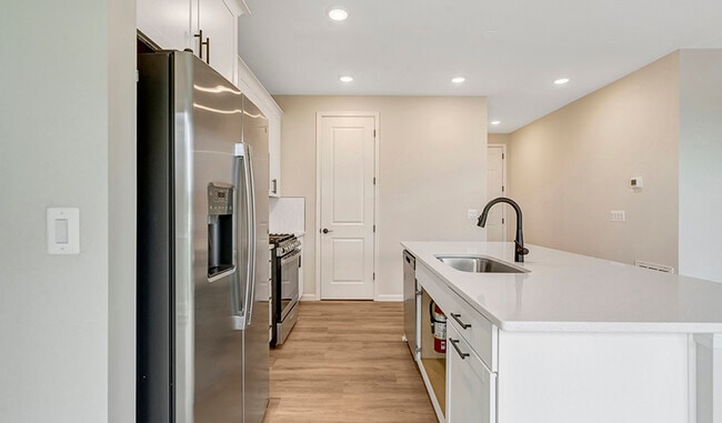 107 Midsummer Ln, Middletown, VA 22645 - photo 2