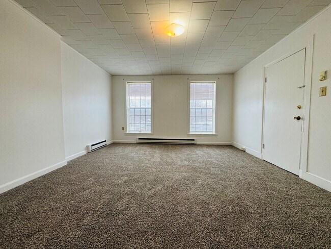 519 Market St unit 2nd Floor Apartment, Williamsport, PA 17701 - photo 3