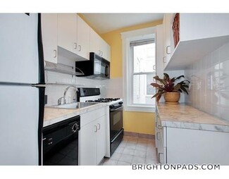 4 Carol Ave Unit 5, Boston, MA 02135