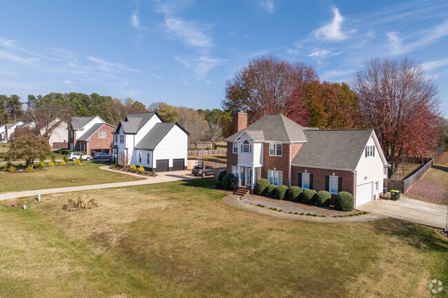 There are a lot of modern homes with large lots in Oak Ridge.