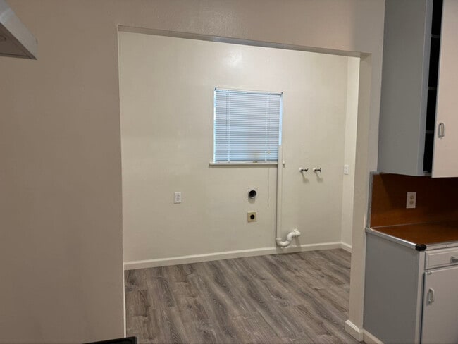 504 N Stanislaus St, Stockton, CA 95202 - photo 6