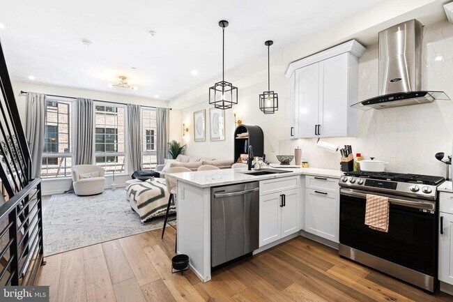 2426 Innovator Way unit B, Philadelphia, PA 19146 - photo 3