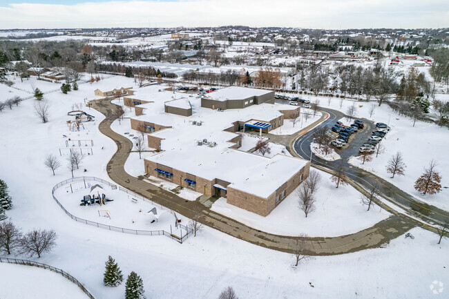 West Bay Elementary School is very convenient for Omaha families.