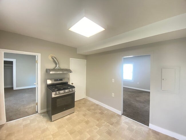 7 Commercial St unit E, Nashua, NH 03060 - photo 4