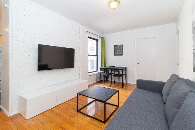 334 E 96th St unit ID1032040P, New York, NY 10128 - photo 3