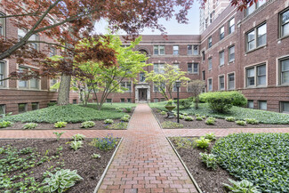835-864 W Barry Ave, Chicago, IL 60657