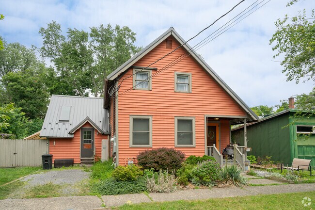 Homes in North Side on average sell after being on the market for 37 days.