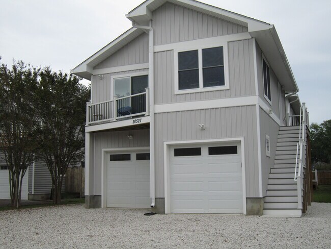 Exterior street scene w/ stairway